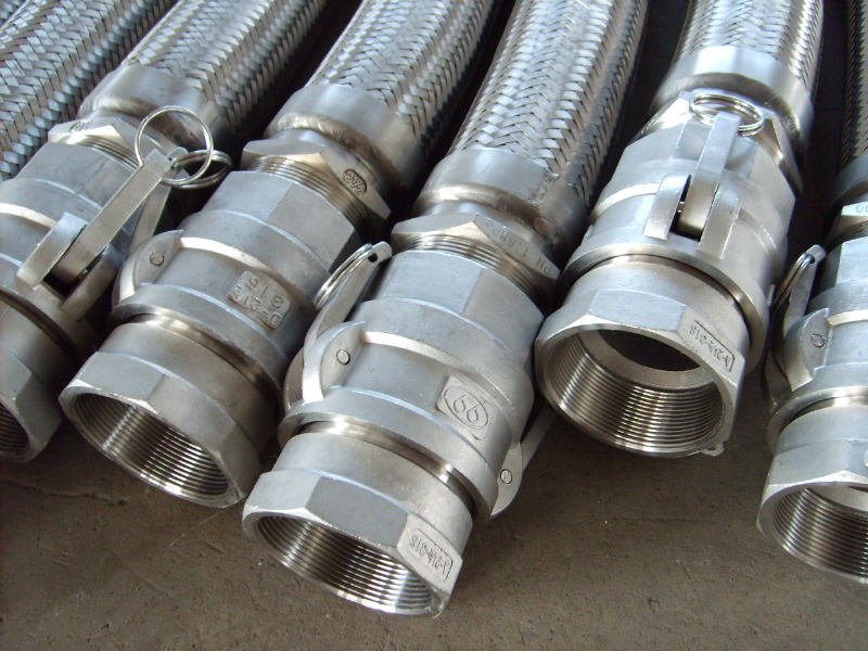 Mangueiras metálicas com conexões camlock em inox
